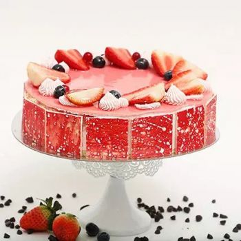 Strawberry flavour cake