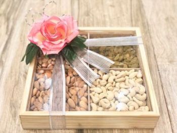 Mix Nuts & Raisins Hamper Box  