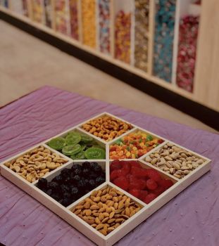 Mix Nuts, Dates & Dry Fruits Box